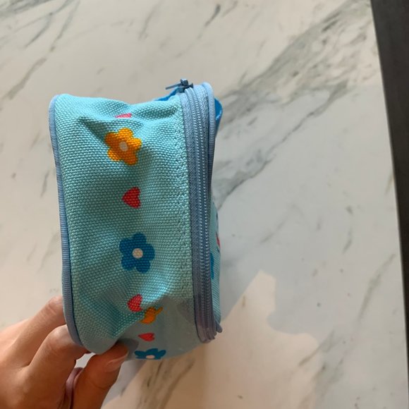 VINTAGE 1995 BRAND NEW HELLO KITTY MAKE UP NURSE POUCHES (SET OF 2) - Picture 6 of 14